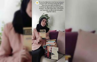 Lise öğrencisi harçlığıyla aldığı kitapları...