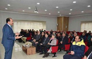 Mahalle ve köy muhtarlarına aile eğitimi verildi