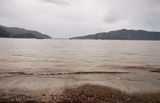 Marmaris’te denizin rengi kahverengiye döndü