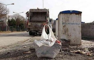 Mazıdağı’nda çöplerin toplanmaması tepkiye...