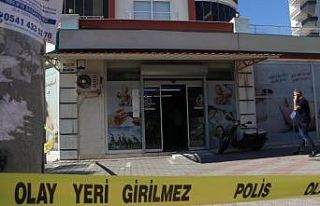 Meslektaşını öldüren doktorun yargılanmasına...