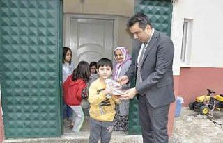 Milli Eğitim Müdürü Gümüş öğrencilere kitap...