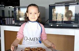Minikler mutfağa girdi, kandil simidi yaptı