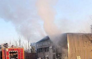 Mobilya üretim atölyesinde çıkan yangın söndürüldü