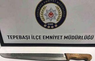 Motosikletli kuryelere döner bıçağıyla saldıran...
