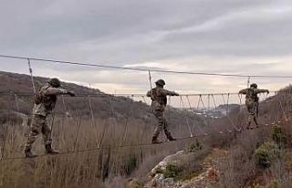 MSB, komandoların arazi tatbikat görüntülerini...