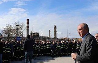 Muharrem İnce, eylemdeki TÜPRAŞ işçisini ziyaret...