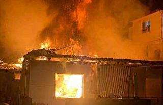 Müstakil ev alev alev yandı