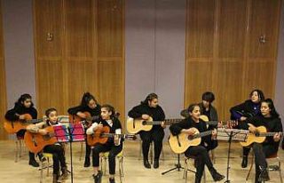 Müzik sevdalısı öğretmen Kulpluların ruhuna...