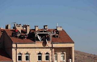 Nevşehir Belediyespor taraftarları maçı çatıdan...