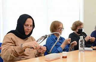 NİLSEM kursiyerleri gümüş kazaz sanatını öğreniyor