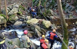 Odun toplarken uçurumdan yuvarlanarak ayağını...