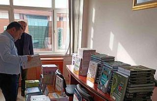 Öğrencilere destek kitapları dağıtıldı