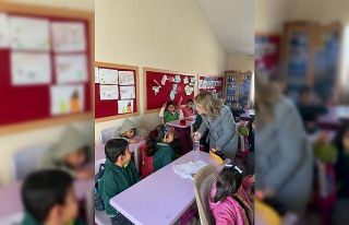Öğrencilere kitap ve kırtasiye seti