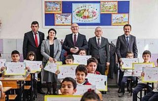 Öğrencilerin karne heyecanına Vali ve Belediye...