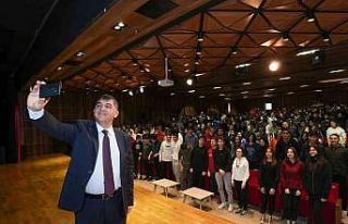 Öğrencilerle kariyer günlerinde buluştu