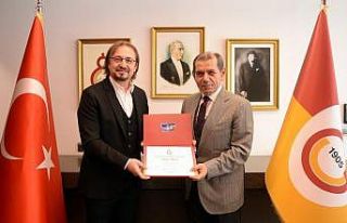 Okan Buruk ve Ayhan Akman, Galatasaray Kulübü üyesi...