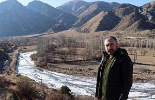Oltu Çayı buz tuttu
