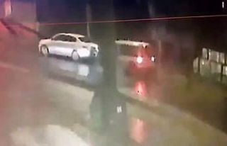 Önce motosiklete sonra otomobile çarptı, bir şey...