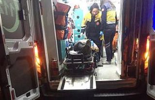 Osmaniye’de takla atan otomobil iş yerine girdi