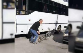 Otobüs şöförü ile kurye sözlü tartışmaya...