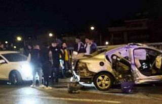 Otomobil bariyere çarptı: 1’i ağır 3 yaralı