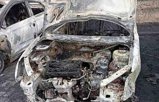 Otomobilin elektrik aksamındaki yangın 5 aracı...