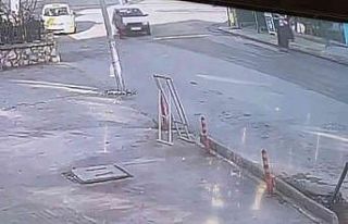 Otomobilin yayaya çarptığı anlar kamerada