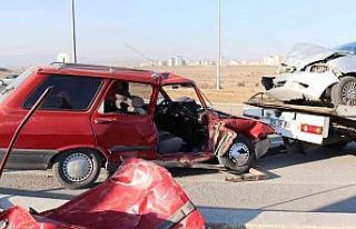 Otomobiller çarpıştı, 7 kişi yaralandı