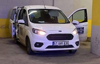 Otoparkta boğazından kesilmiş halde bulundu