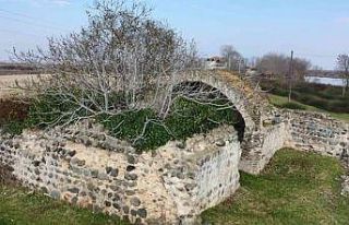 Ovanın ortasında tarihi hamam: Ocağına incir ağacı...