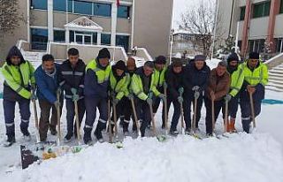 Özalp’ta kar yağdı, belediye ekiplerinin mesaisi...