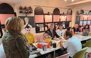 Özel bireyler atıkları sanata dönüştürdü