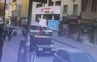 (Özel) Bursa’da yola atlayan küçük kıza minibüs...