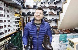 (ÖZEL) Kışlık ayakkabılar esnafın elinde kaldı