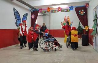 Özel öğrenciler masal kahramanlarını canlandırdı