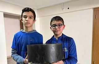 (ÖZEL) Ortaokul öğrencileri akıllı robot süpürge...