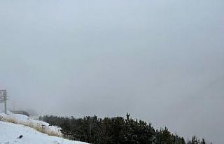 Palandöken’in zirvesi sisle kaplandı