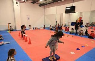 Pamukkale Belediyesi’nin kurslarına 5 bin 500 genç...