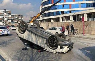 Pendik’te 3 aracın karıştığı kazada baba ve...