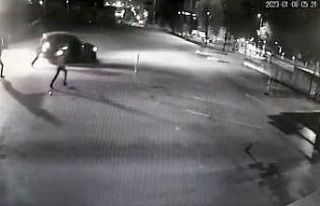 Pendik’te marketi soyan hırsızlar bekçilere yakalandı