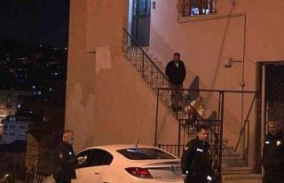 Pusu kurdukları husumetlilerinin otomobilini kurşunladılar