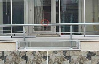 Rastgele açılan ateş sonucu mermiler eve isabet...