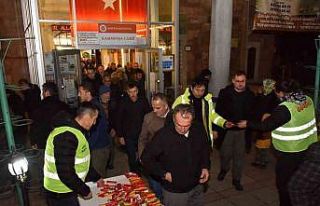 Regaip Kandilinde mevlid şekeri ile ağızlar tatlandı