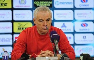 Rıza Çalımbay: "Deplasmanda alınan bu 3 puan...