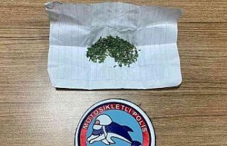 Ruhsatsız silah ve uyuşturucu ele geçirildi