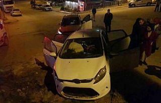 Safranbolu’da 2 otomobil çarpıştı, araçlarda...