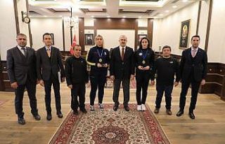 Şampiyon boksörler Elazığ’da