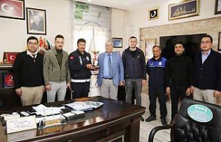 Şampiyonluk kupasını Başkan Arslan’a getirdiler