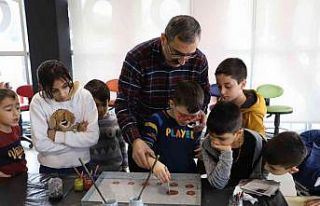 Sanat Akademisinde öğrencilere yönelik yarı yıl...